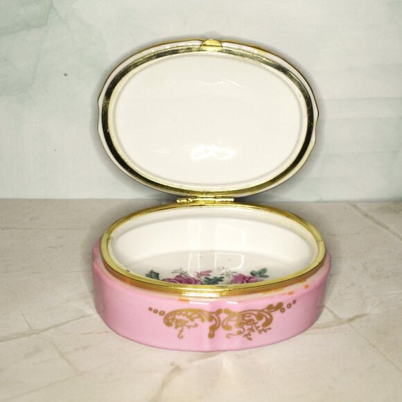 Collectible Porcelain Trinket Box with Painted Scene Vanity And  Dresser Decor - Picture 6 of 7